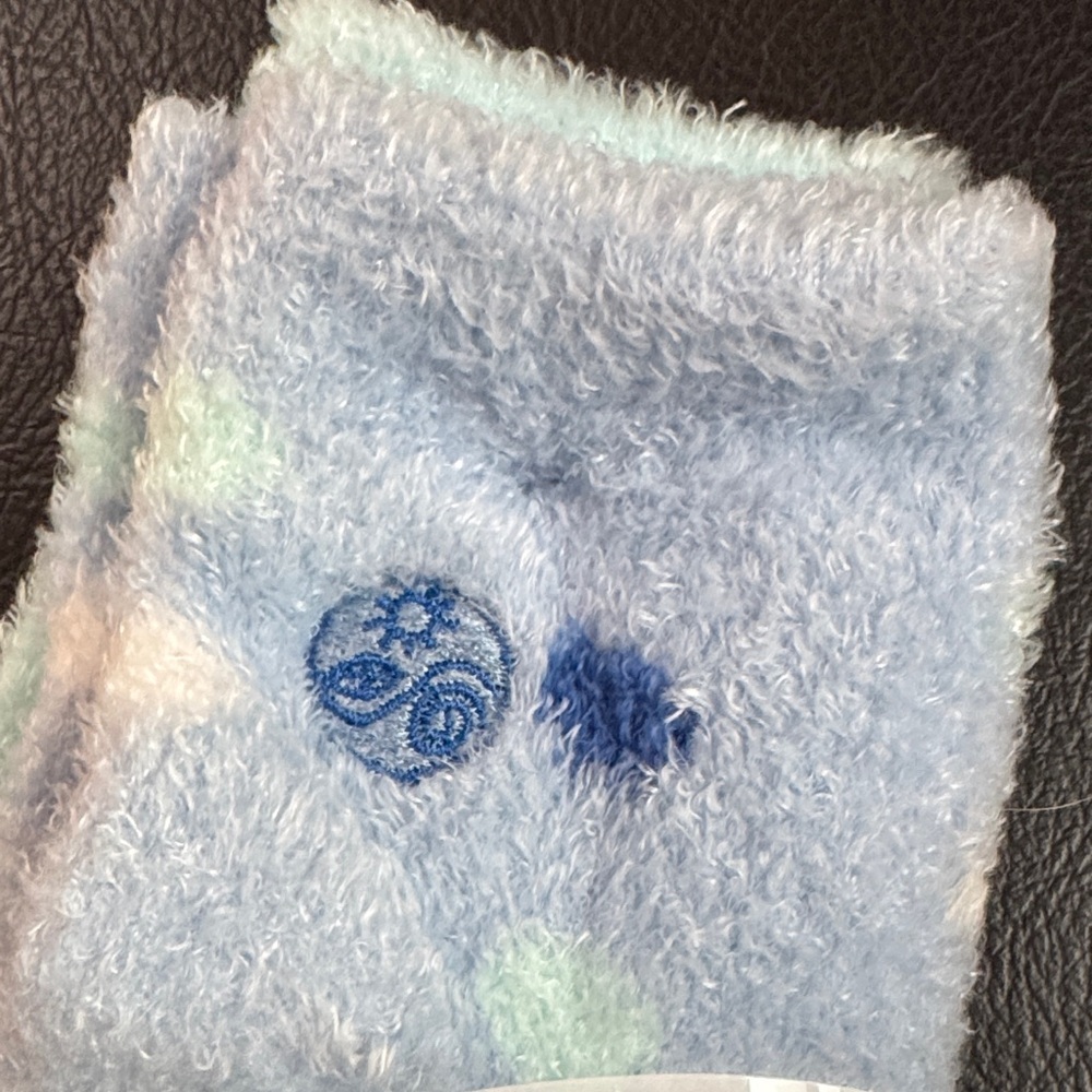 Earth Therapeutics Aloe Socks 2 pair set. One Size Fits Most - Picture 5 of 5